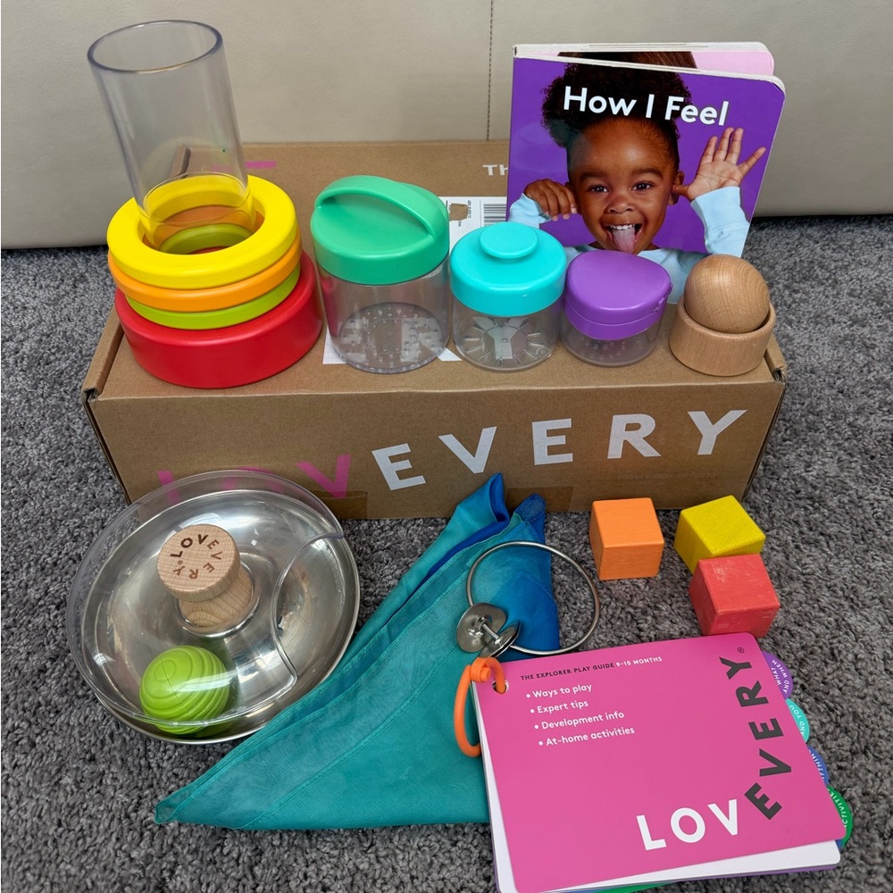 Lovevery The Explorer Play Kit 9-10m